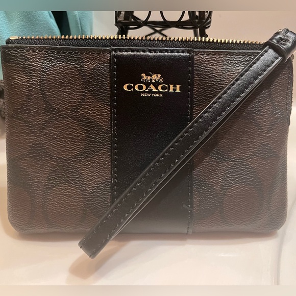 Coach Handbags - SMALL AUTHENTIC COACH WRISTLET
BROWN/BLACK
